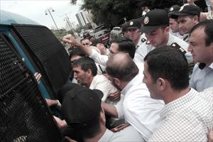 Бакыда гондарма исраил сәфирлији гарышыснда кечирилән етираз аксијасында 21 нәфәр һәбс олунуб + Фото