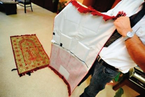 Un tapis de prière orthopédique inventé par un Turc