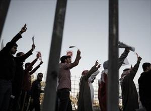 Bahraini security forces attack protesting prisoners, 40 injured