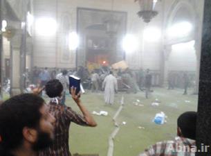 جنود مصريون يدخلون مسجد الفتح الذي يتحصن فيه الاخوان في مصر