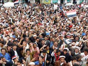 آلاف اليمنيين يتظاهرون في صنعاء احتجاجاً على الغارات الأمريكية ضد المدنيين
