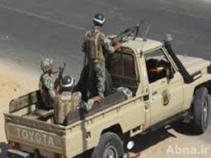 قوات الجيش تطارد مسلحين أطلقوا النار على دورية وتدمر سيارتهم بالشيخ زويد