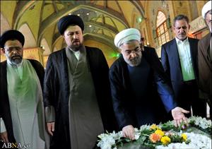 اراکین کابینہ نے ہفتہ حکومت کے آغاز پر مرقد امام خمینی (رہ) پر حاضری دی