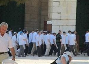 Settlers and intelligence elements storm the Al-Aqsa Mosque