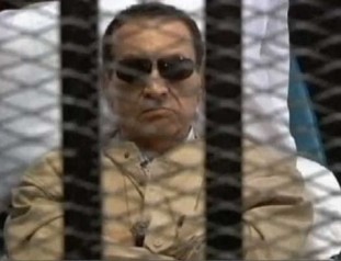 Egypte : le procès de Moubarak reprend en sa présence