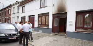 Attaque de mosquée au cocktail Molotov