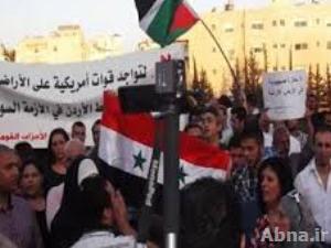 عشرات الأردنيين يتظاهرون أمام السفارة الأميركية في عمان رفضا لعمل عسكري ضد سوريا