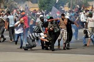 مصر؛ مظاہروں میں جھڑپیں، ۲۰۰ افراد ہلاک اور زخمی