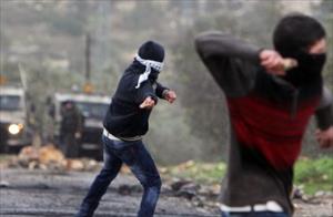 Israeli troops raid Jenin refugee camp, shoot at Palestinians