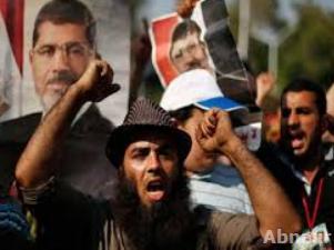مئات من أنصار مرسي يتظاهرون في القاهرة للمطالبة بعودته للحكم