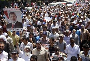 Mısır'da "askeri mahkeme" protestosu