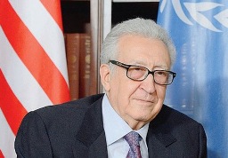 Syrie : Brahimi en Russie pour aider aux pourparlers de paix