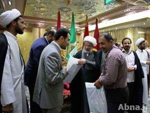 بالصور / «الشيخ الكربلائي» يستقبل وفداً من المتبرعين بالسجاد لمرقد الإمام الحسين (ع)