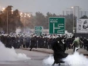 «العربية لمعلومات حقوق الإنسان»: كيف تستضيف البحرين "المحكمة" وتقمع التظاهرات والصحافيين؟