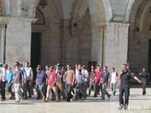 عشرات المستوطنين يقتحمون المسجد الأقصى