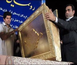 دنیا کے سب سے طلائی قرآن کی رونمائی