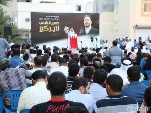 بالصور / وقفة تضامنية واسعة مع المعتقل البحريني «خليل المرزوق» وتنديد شعبي بإعتقاله