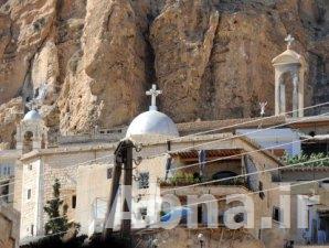 40 راهبة وطفلا محاصرون في دير مار تقلا وسط معلولا بسوريا