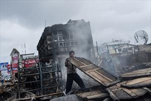 Mobs torch Muslim homes in western Myanmar