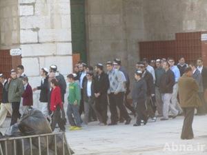 متطرفون صهاينة يقتحمون المسجد الأقصى
