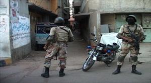 کراچی کے مختلف علاقوں میں پولیس کی کارروائیاں، 28ملزمان گرفتار   	