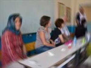Başörtüsünü zorla açtıran polis haksız bulundu