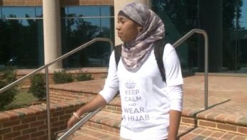 Une étudiante voilée de Virginie ne se déplace plus sans son autorisation de porter le hijab