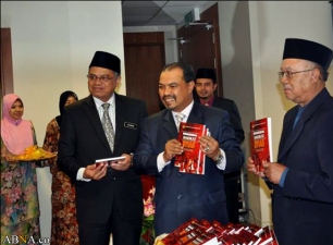 Menteri di Jabatan Perdana Menteri lancar buku anti Syiah