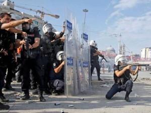 الشرطة التركية تقمع بعنف مسيرة احتجاجية للاكراد