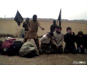 المسلحون اعدموا عشرات المدنيين في مناطق العلويين بسوريا
