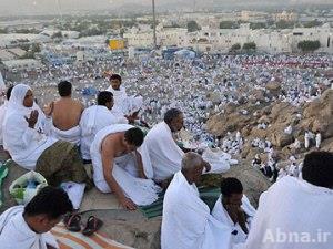 حجاج بيت الله الحرام يتوافدون إلى "منى"