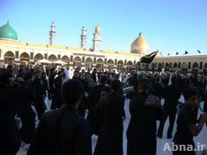 بالصور / توافد آلاف الزائرين على مسجد الكوفة في ذكرى استشهاد مسلم بن عقيل (ع)