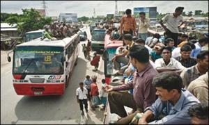عید پر بسوں میں رش، ٹرانسپورٹرز نے کرائے کئی گنا بڑھادئیے   	