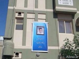 مرتزقة النظام تعتقل مواطناً علّق صورة ابنه المعتقل على واجهة منزله