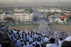 Saudi Grand Mufti Condemns Terrorism as Millions Head to Mount Arafat