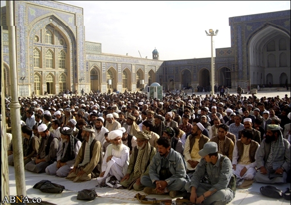 بالصور / اقامة صلاة عيد الاضحى في أفغانستان