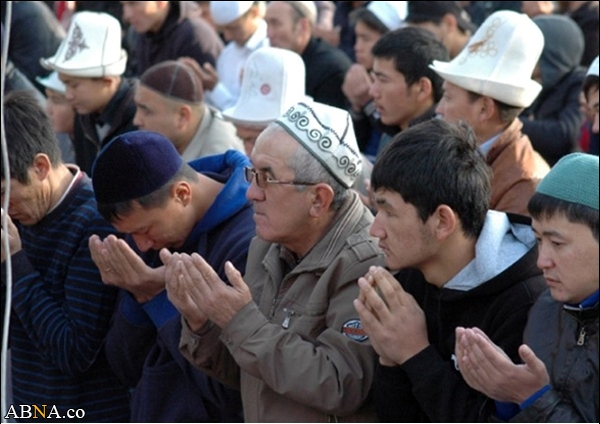 بالصور / اقامة صلاة عيد الاضحى بجمهورية قرغيزيا