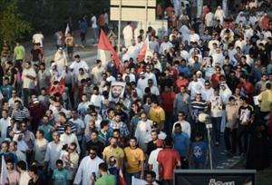 Bahraini forces clash with anti-regime protesters