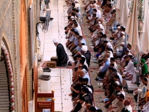 بالصور / احياء مراسيم صلاة عيد الاضحى المبارك بمرقد الامام علي (ع)