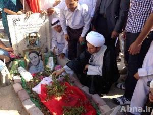 بالصور / مواطنون يزورون قبور الشهداء في البحرين بثاني أيام عيد الأضحى