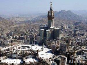صورة حديثة لمكة المكرمة حيث تظهر الكعبة والمسجد الكبير وبرج الساعة