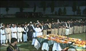 پشاور: شہید ہونے والے 4پولیس اہلکاروں کی نماز جنازہ ادا   	