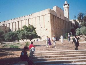 السلطات الاسرائيلية تمنع الفلسطينيين من دخول الحرم الإبراهيمي في الخليل