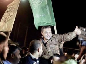 جيش الاحتلال الإسرائيلي يطلق سراح 26 معتقلا فلسطينيا