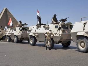 الجيش المصري يغلق ميدان النهضة