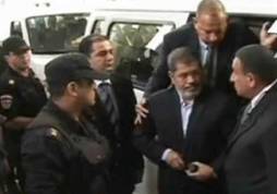 Sitôt ouvert, le procès de Morsi ajourné au 8 janvier