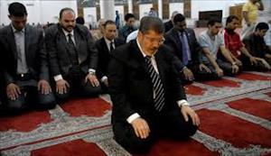 Mursi Namaz Kıldı, Mursi imamlık Yaptı..