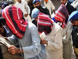 محرم میں کراچی بڑی تباہی سے بچ گیا، کالعدم تنظیم کے کارندے گرفتار، بھاری مقدار میں اسلحہ برآمد