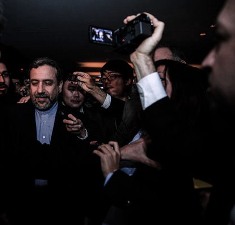 Araghchi voit «progrès» en pourparlers d'Iran-G5+1 à Genève