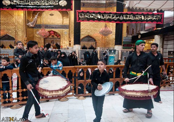 Groupes du deuil dans sanctuaire de l'Imam Hussain ( AS) et Hazrat Abbas (AS ) en images